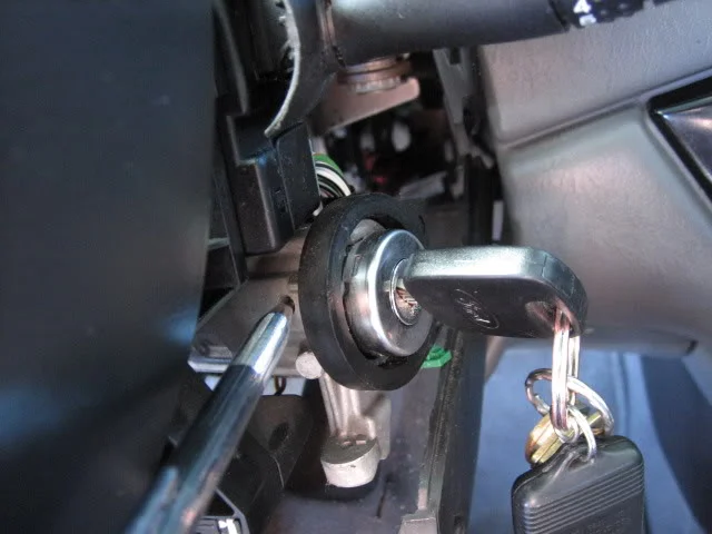 заменить личинку замка зажигания Форд Фокус